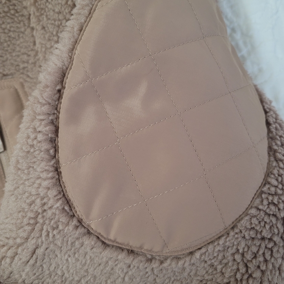 ALO Yoga Sherpa Edge Bomber Jacket NWT In Chai Latte - Picture 5 of 8